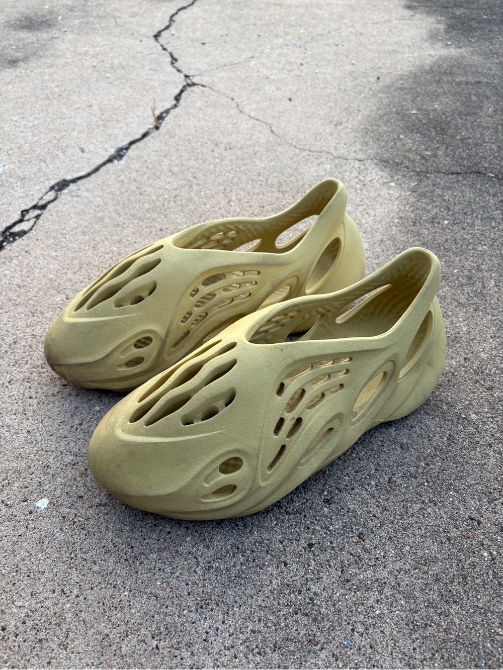 Yeezy foam runner sulfur